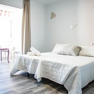 acogedor-estudio-en-nerja-centro-5m-a-pie-de-la-playa.es-andalucia.com/